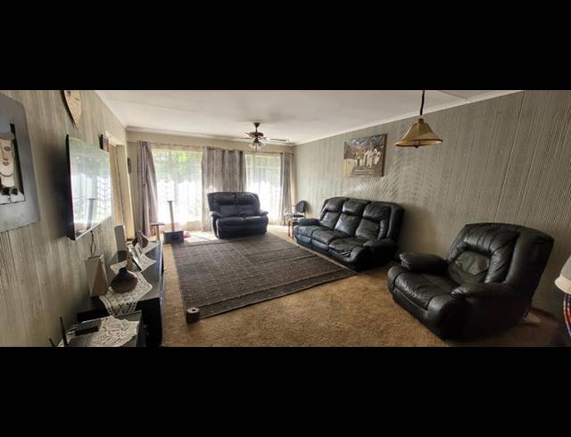 2 BEDROOM TOWNHOUSE FOR SALE IN SOUTH CREST